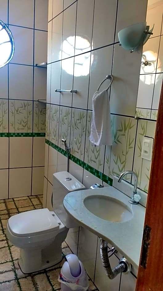 Quarto Triplo com Banheiro